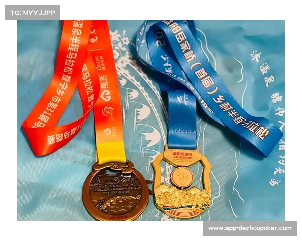 会徽三朵花瓣象征三地同心，奖牌设计获赞